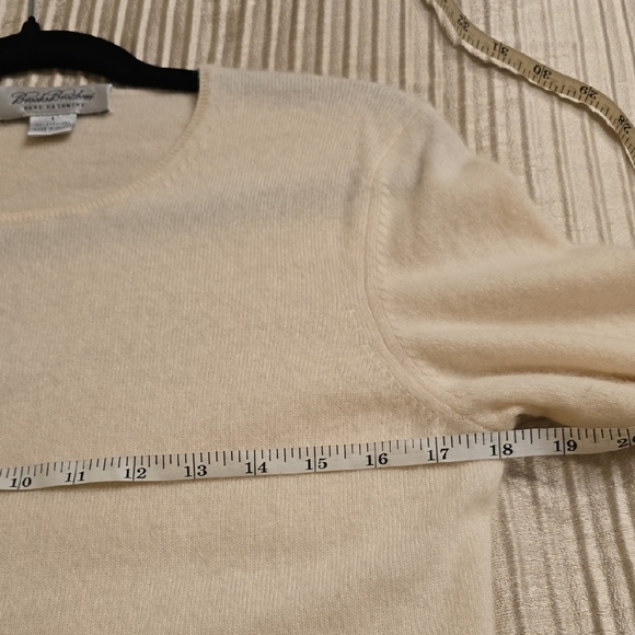 Brooks Brothers Women's Classic Cream Crew Neck Sweater - Picture 8 of 12